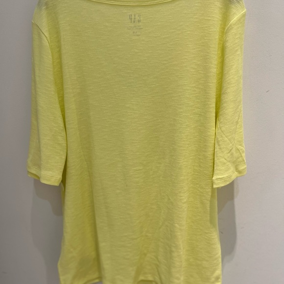 Size Large NWT Gap 
Essential Rib Henley T-Shirt
Citron Yellow - Picture 4 of 6